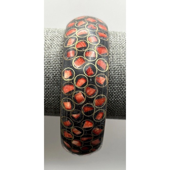 The Unbranded Brand Jewelry - VTG Ethnic Brass Tone Black Red Coral Chip Circles Bangle Boho Bracelet 8.25"
